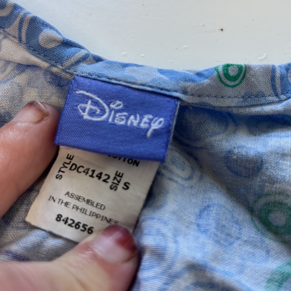 Disney Small Short Sleeve Pooh Bear Blue V Neck Scrubs Top - Picture 5 of 5